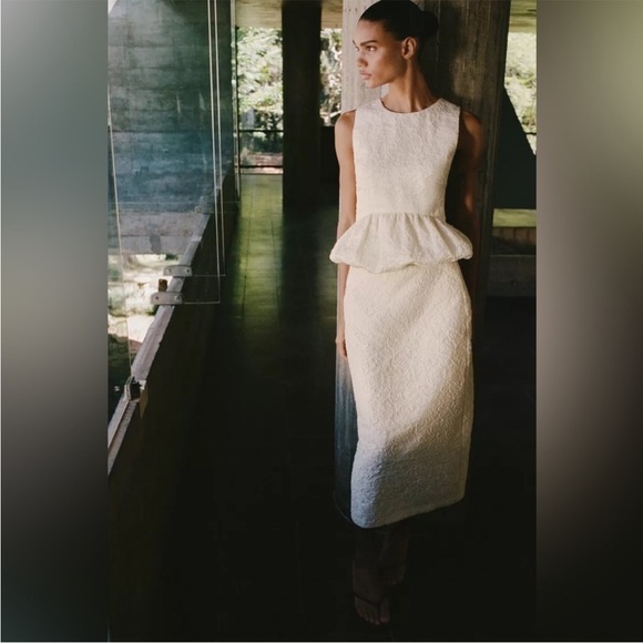 NWT ZARA TEXTURED MIDI SKIRT SiZE XS 
🚨PRICE FIRM NO DISCOUNT - Picture 15 of 15